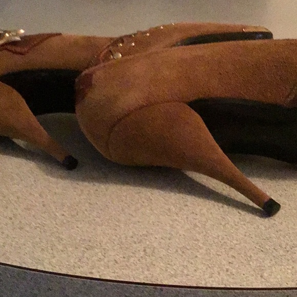 🛍🛍 3/$30 🛍🛍 Rush hour express suede heels - Picture 5 of 6